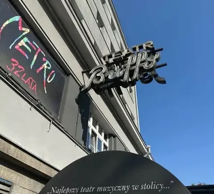 Uczniowie ze Świdnika na wycieczce w Warszawie – musical „Piotruś Pan” w Studio Buffo
