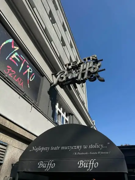 Uczniowie ze Świdnika na wycieczce w Warszawie – musical „Piotruś Pan” w Studio Buffo
