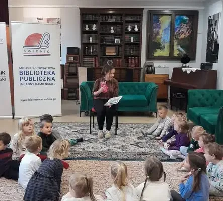 Biblioteka w Świdniku czytała 4-latkom o „Kolorowym potworze”