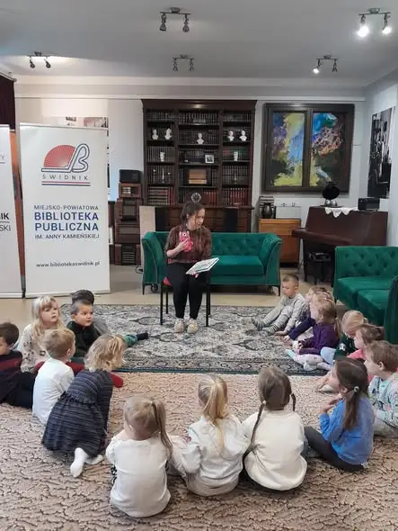 Biblioteka w Świdniku czytała 4-latkom o „Kolorowym potworze”