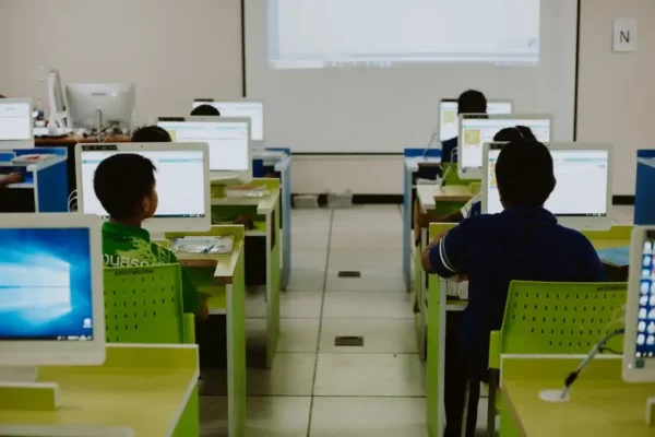 Minecraft zamiast klocków? MOK Świdnik uczy dzieci programowania przez grę